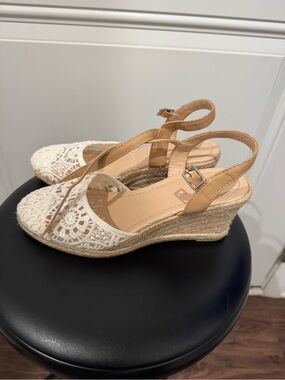 Solanz Cream Lace Espadrille Wedge Sandals with Tan Straps size 8.5M